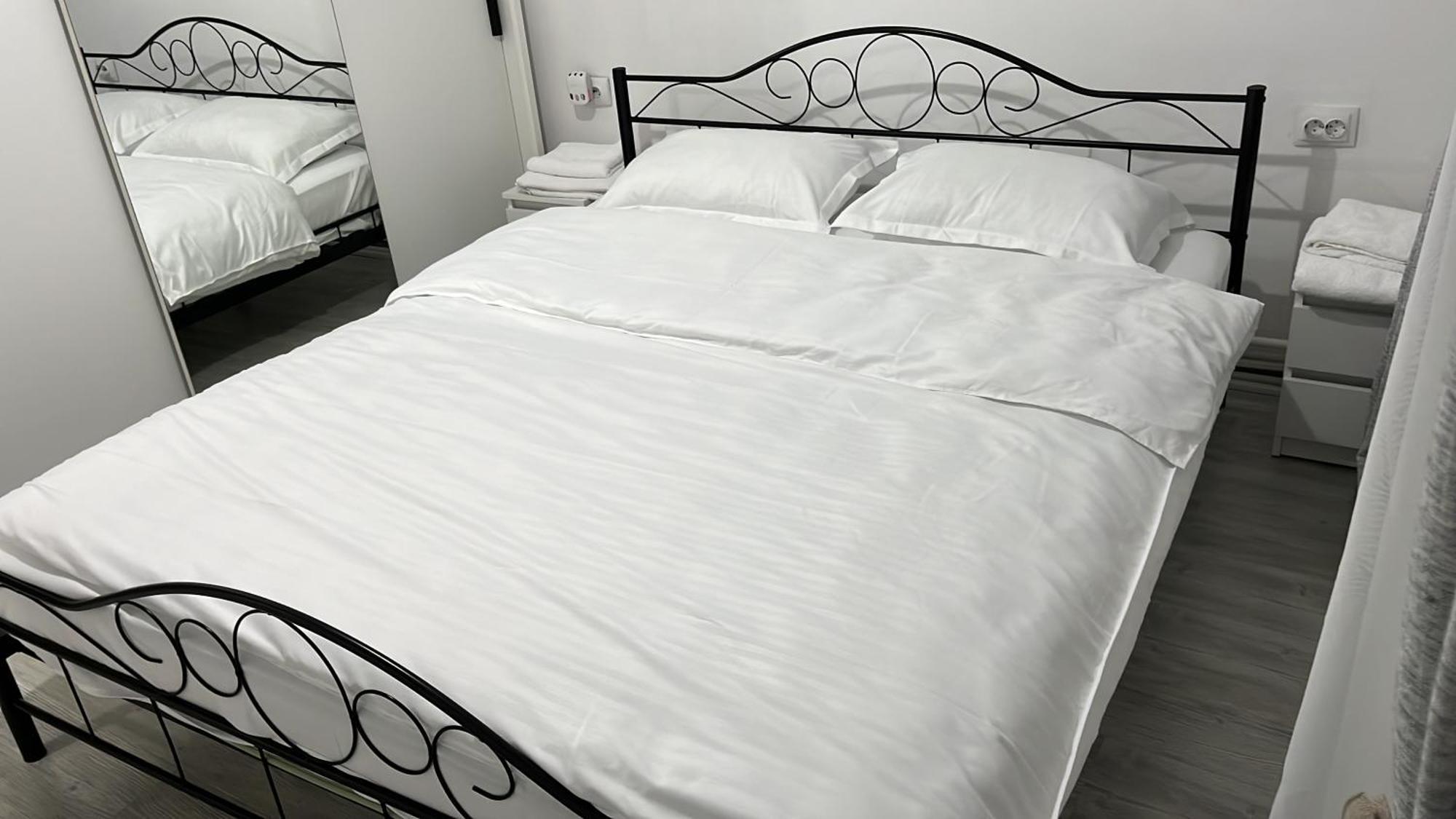 Home Sweet Home Apartment With 3 Rooms Buzau Ngoại thất bức ảnh